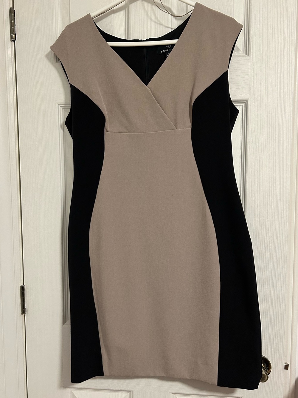 Ronni Nicole Taupe and Black Cap Sleeve Dress